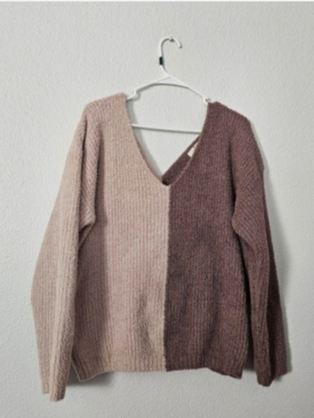 Two-Tone V-Neck Women’s Sweater – Blush & Mauve Sz M